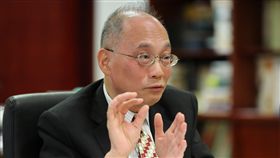 吳密察：搶救故宮南院參觀人數應優於門票收入故宮南院成立以來，無論是參觀人數或門票收入都備受各界關注。故宮院長吳密察17日表示，今年南院參觀人數已較去年成長，認為現階段搶救入館人數應先於門票收入。中央社記者張皓安攝　108年10月17日