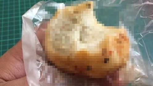 爽嗑水煎包！他一咬崩潰　4千人笑翻