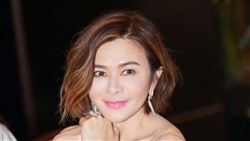 關之琳　進軍時裝界，創個人品牌。微博