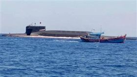 中國核潛艇突現南海！疑遭越南漁船「撒漁網捕獲」（圖／翻攝自推特）
