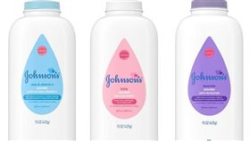 嬌生集團18日首度因石棉汙染疑慮宣布回收旗下招牌產品嬰兒爽身粉，同時也是美國監管單位首度宣布在嬌生產品發現石棉。（圖／翻攝自嬌生公司網頁johnsonsbaby.com）