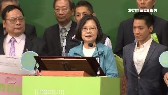 蔡英文拼連任趕行程　小雞緊黏搶曝光