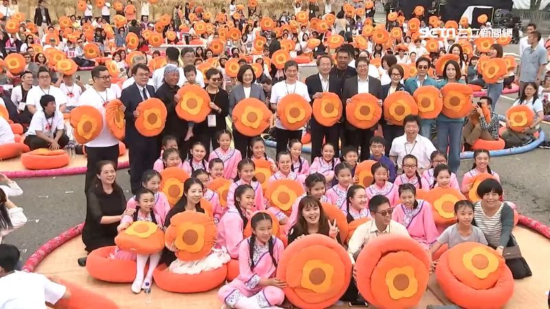 府前百顆「好柿」　蔡英文收服客家票