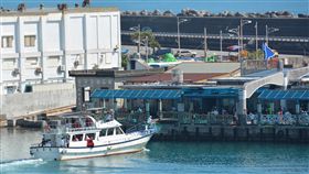 花蓮賞鯨碼頭遷新址　設施不足業者抱怨（1）花蓮商港北側賞鯨碼頭年久失修，今年6月鑑定為危樓，港務公司辦理報廢拆除，日前賞鯨業者遷移至新碼頭繼續營運，但因設施不足怨聲連連。中央社記者張祈攝　108年10月19日