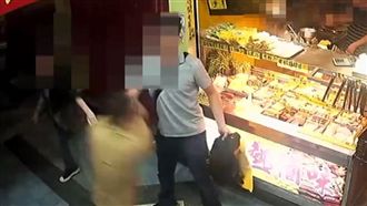 男當街遭圍毆奪包！嫌犯：不爽他白嫖