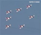 空軍雷虎小組以不同編隊高難度特技操演。（記者邱榮吉/攝影）