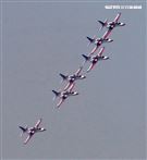 空軍雷虎小組以不同編隊高難度特技操演。（記者邱榮吉/攝影）