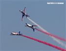 空軍雷虎小組以不同編隊高難度特技操演。（記者邱榮吉/攝影）