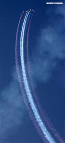 空軍雷虎小組以不同編隊高難度特技操演。（記者邱榮吉/攝影）