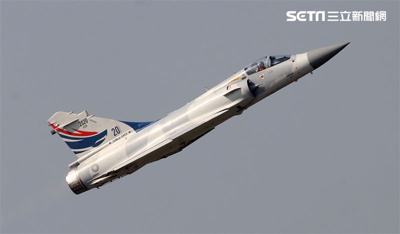 空軍幻象200戰機單機性能特技操演。（記者邱榮吉/攝影）