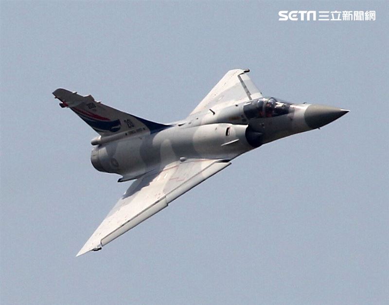 空軍幻象200戰機單機性能特技操演。（記者邱榮吉/攝影）