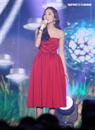韓星潔西卡（Jessica）穿上性感紅色平口禮服來台舉辦「Jessica Jung Fan Meeting in Taipei」見面會。（記者邱榮吉/攝影）
