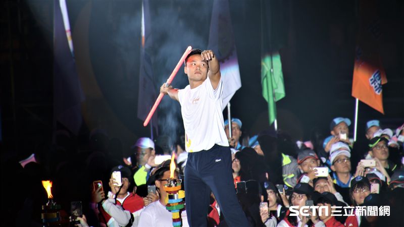全運會／鄭兆村壓軸！光劍標槍燃聖火