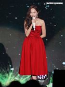 韓星潔西卡（Jessica）穿上性感紅色平口禮服來台舉辦「Jessica Jung Fan Meeting in Taipei」見面會。（記者邱榮吉/攝影）