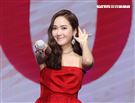 韓星潔西卡（Jessica）穿上性感紅色平口禮服來台舉辦「Jessica Jung Fan Meeting in Taipei」見面會。（記者邱榮吉/攝影）