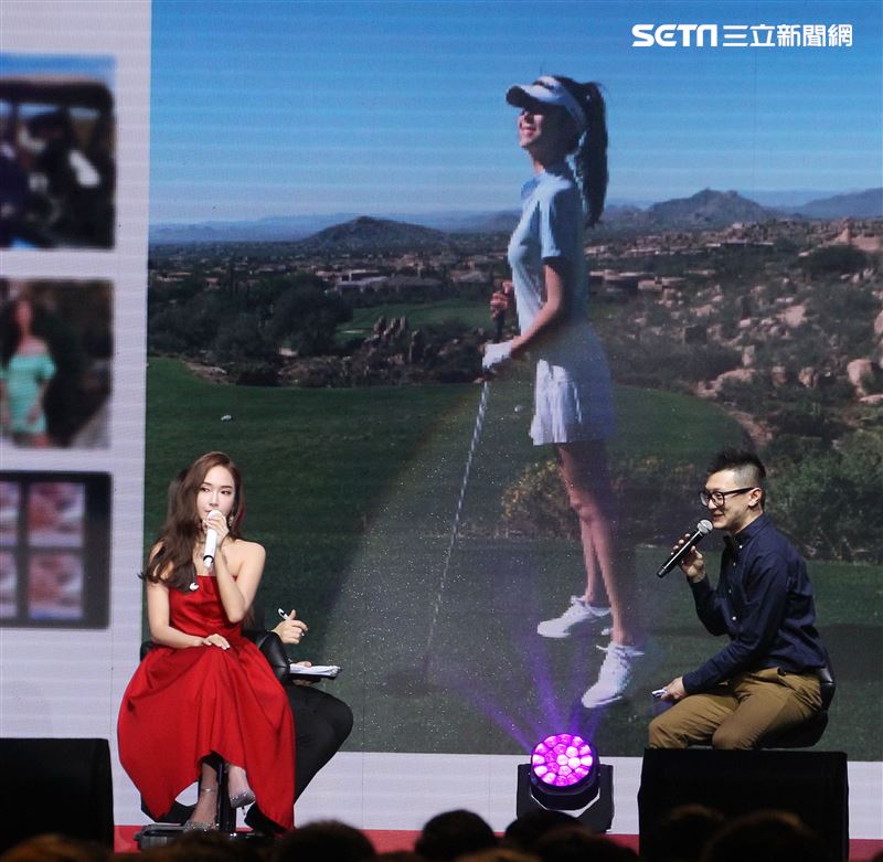 韓星潔西卡（Jessica）穿上性感紅色平口禮服來台舉辦「Jessica Jung Fan Meeting in Taipei」見面會。（記者邱榮吉/攝影）