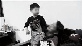 北投,台中,虐童,阿公,衣架,虐打,傷害,瘀青,家暴（圖，經變色處理／翻攝畫面）