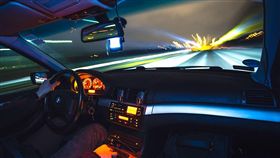 酒駕,開車,夜晚,喝酒,模糊,公共危險。翻攝自pixabay