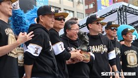 劉保佑參加桃猿封王大遊行。（圖／記者王怡翔攝影）