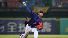 棒球亞錦賽  劉致榮後援無失分2019年亞洲棒球錦標賽冠軍戰20日晚間在台中洲際棒球場舉行，中華隊與日本隊交手，終場中華隊以5比4擊敗日本隊，投手劉致榮7局上場後援無失分。中央社記者吳家昇攝  108年10月20日