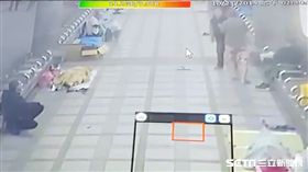 台北市萬華區艋舺公園發生砍人事件（翻攝畫面）