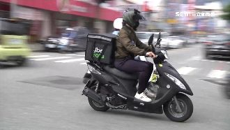 外送員又車禍！左轉沒禮讓撞直行車