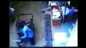 印度,男童,陽台,摔下,三輪車(梨視頻)