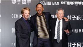 傑瑞、李安、威爾史密斯三人一同在背版合照。