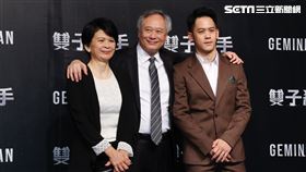 李安夫婦與兒子李淳步入紅毯。