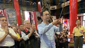 朱立倫前往蘆洲湧蓮寺參拜陳宏昌陪同,朱辦提供