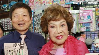 阿姑不理嫩尪！與他十指交纏超甜蜜