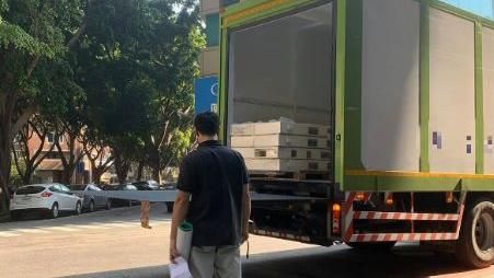 貨車轉角卸貨…女駕駛驚見奪命斷頭台