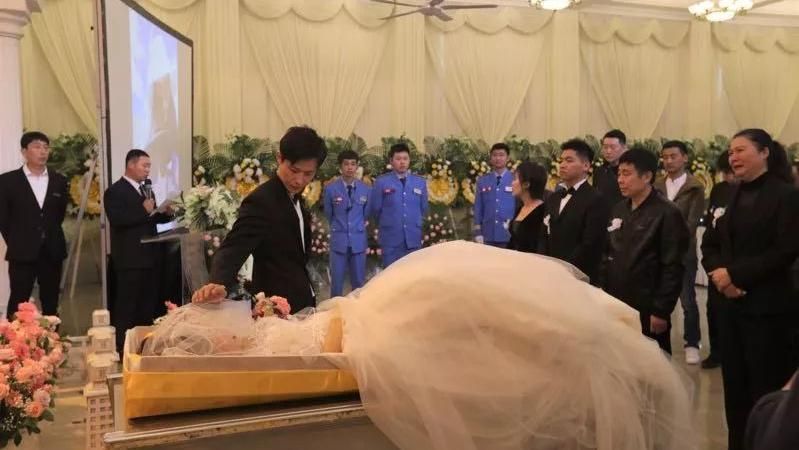 癌妻病逝！尪喪禮婚禮一起辦…網淚崩