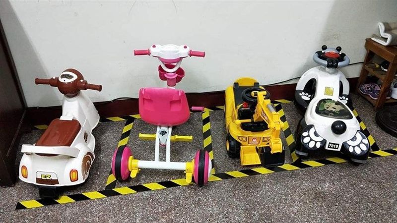 玩具車太多！媽設「小型停車場」獲讚