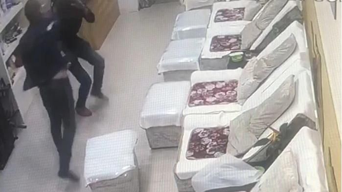 嫌男客腳臭像死老鼠！按摩師慘被暴打