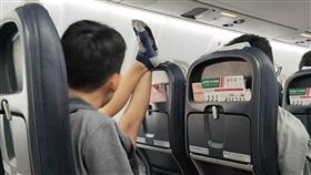 飛機,小孩,家長,抬腿,凹咖,家教,教育,大眾交通工具,爆怨公社