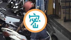 樹林,美背,女騎士,停車,加藤鷹粉絲團2.0　圖／翻攝自臉書加藤鷹粉絲團2.0