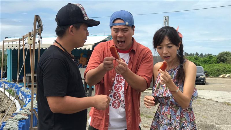 《呷飽未》下重本！整片烏魚子拿來啃