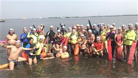 大鵬灣海水長泳嘉年華10/27登場第2屆大鵬灣海水長泳嘉年華將於27日上午從大鵬帆船基地出發，挑戰國內唯一潟湖海水3000公尺的長泳，主辦單位22日邀50名選手測試。（鵬管處提供）中央社記者郭芷瑄傳真  108年10月22日