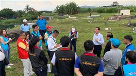 等了30多年  花蓮閒置公墓獲中央補助遷葬費用花蓮東昌公墓鄰近觀光風景區，雖地方政府有計畫遷葬，但遷葬費用龐大，導致土地閒置30多年，經地方立委多次向中央喊話，日前終於拍板由花東地區永續發展基金全額補助。國民黨籍立委鄭天財（後排右3）22日與相關單位前往會勘。（立委鄭天財辦公室提供）中央社記者張祈傳真  108年10月23日