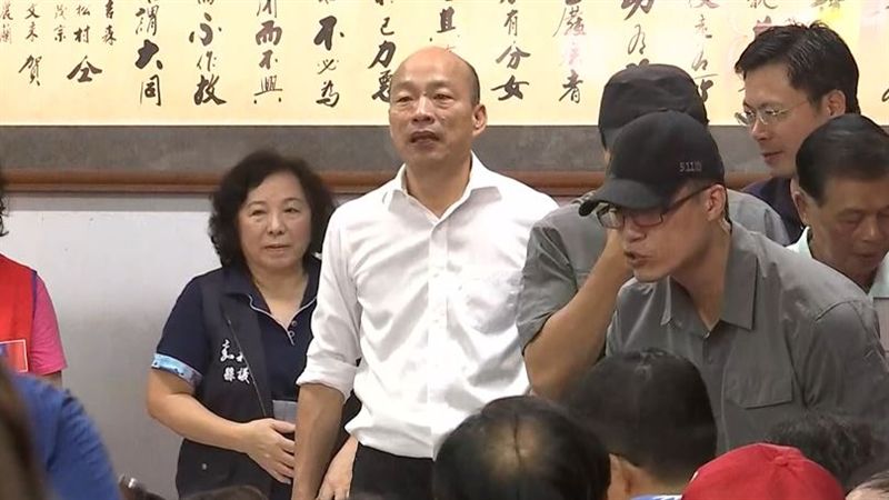 見韓熱淚盈眶！婦人自曝因貪食蛇挺韓