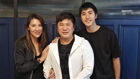 胡瓜　小禎（圖／翻攝自胡瓜臉書）
https://www.facebook.com/pg/hugua480604/photos/?ref=page_internal