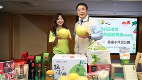 農特產品展售會台南水萍塭公園登場台南市長黃偉哲（右）23日宣布，2019農特產品展售會南部場26日在台南市南區水萍塭公園登場，將不會使用草地，保持場地乾淨。（台南市政府提供）中央社記者張榮祥台南傳真  108年10月23日