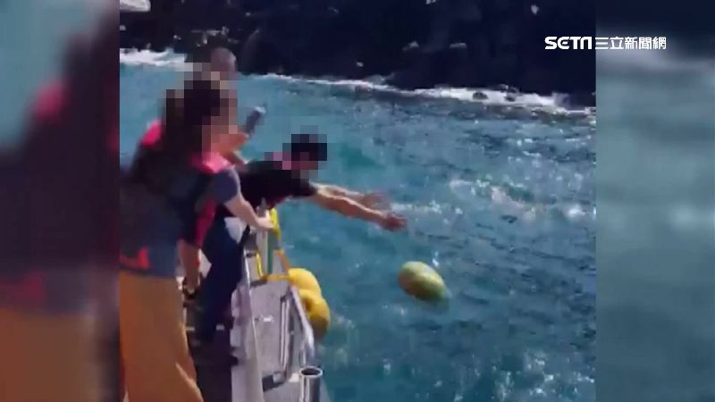 釣客疑落海失聯　兒女丟西瓜喚歸來