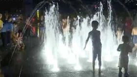 噴泉口玩耍！5歲女童遭水柱衝9公尺　「下體撕裂」皮膚爛（圖／翻攝自看看新聞）