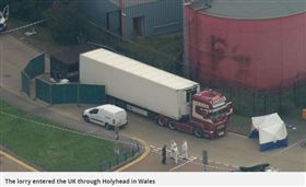 英國卡車貨運箱驚見「39具屍體」　25歲嫌犯遭逮…警：車來自保加利亞(圖/鏡報)