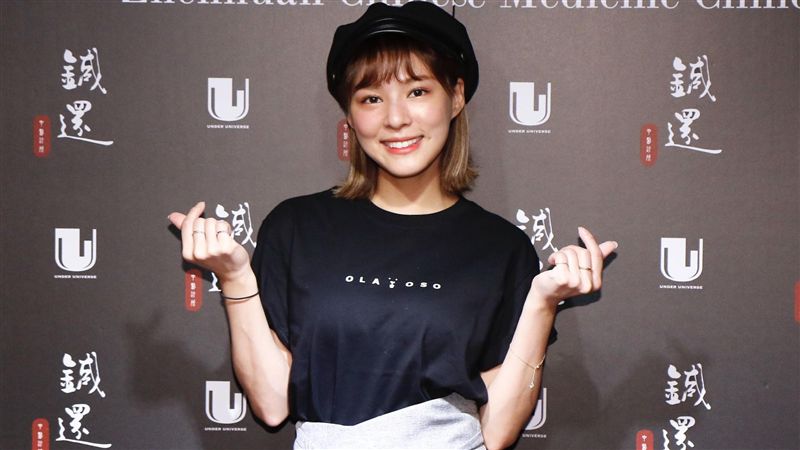 巨乳女星爆卵巢黑化！醫生嚇：恐不孕