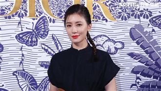 賈靜雯當黑魔女！曝光咘咘萬聖節造型