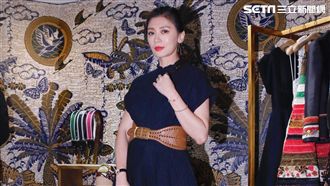 胸前一條線辣翻！賈靜雯自嘲不夠雄偉