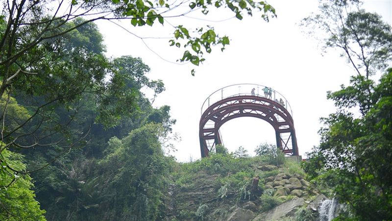 龍鳳瀑布空中步道　十月底起休園整修